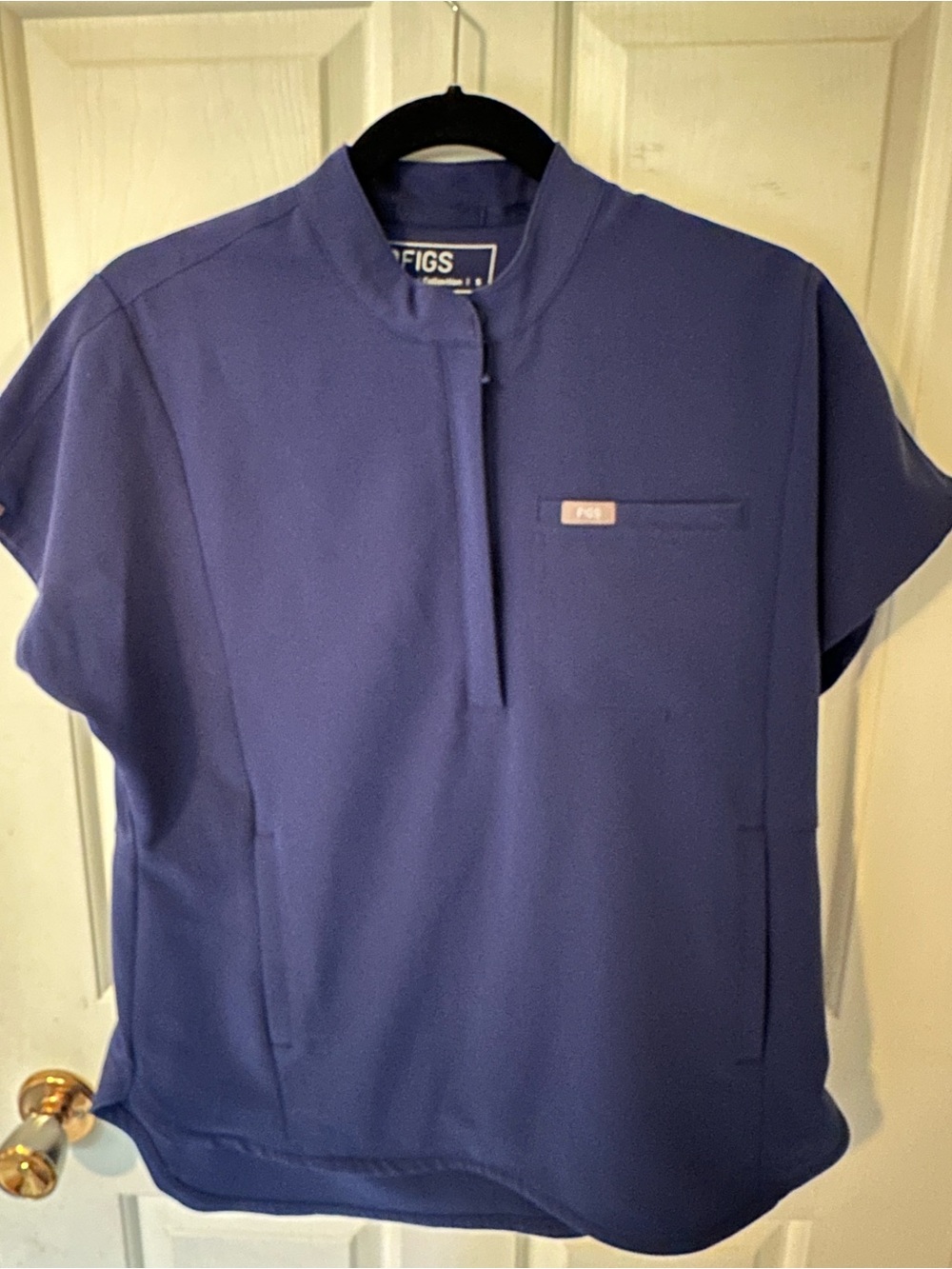 Figs Short-Sleeve Scrub Top in Saphire